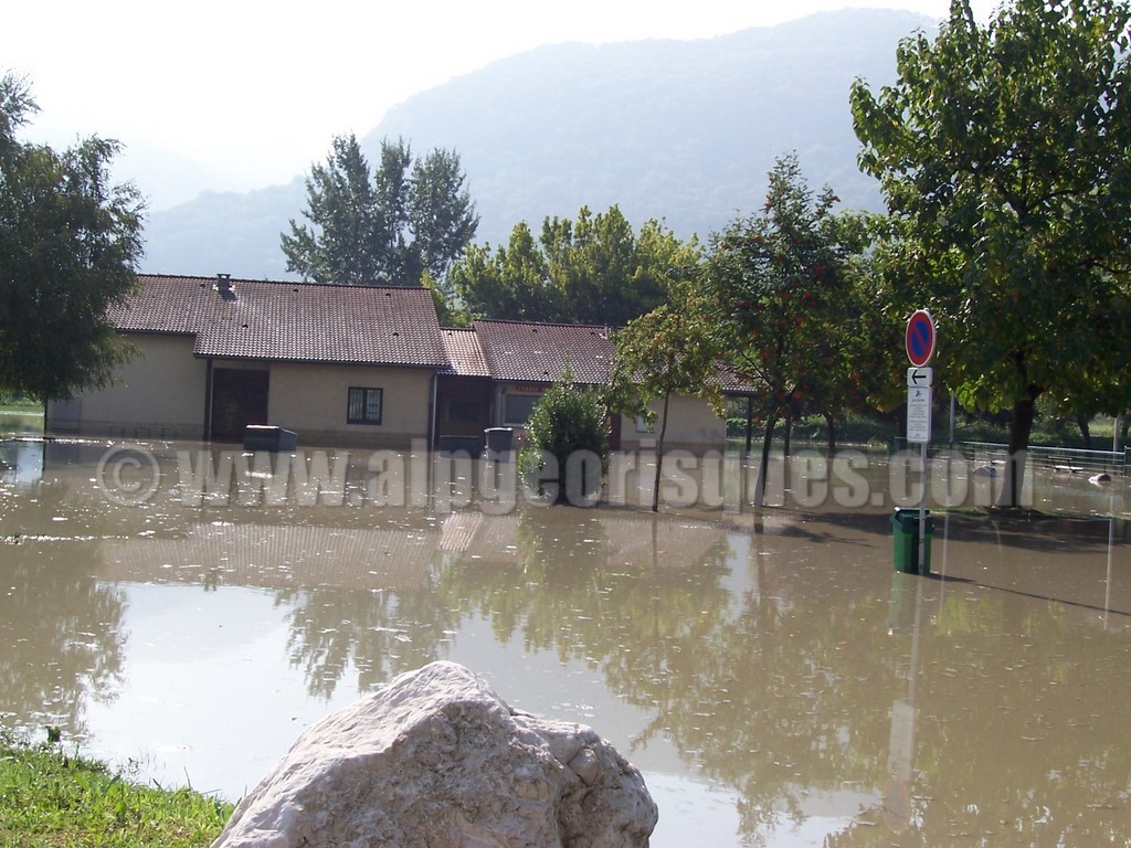 Crue du domeynon le 23-08-2005 - Terrain de boules